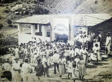 Multidão na inauguração do Matadouro Público